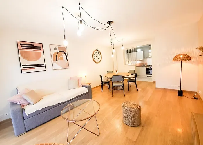 Standing Avec Vue Sur La Mayenne Appartamento *