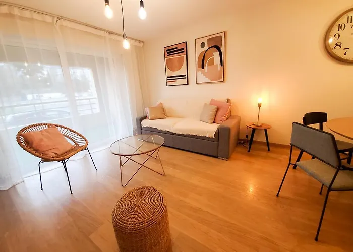 Standing Avec Vue Sur La Mayenne